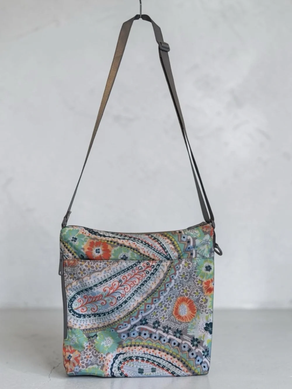 Vera Bradley Recycled Lighten Up Paisley Crossbody • Lightweight Travel Bag